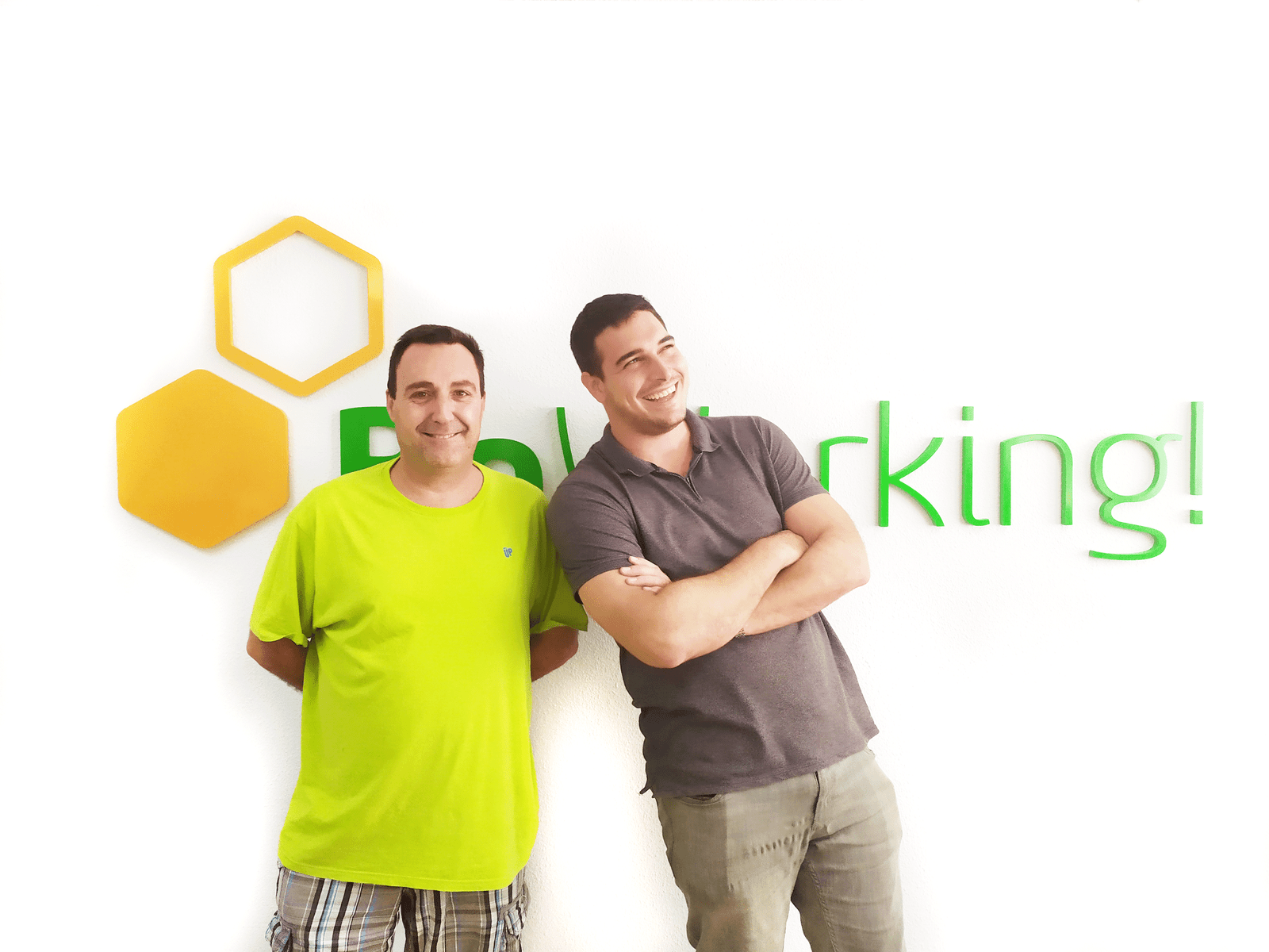 Narciso y Juan, beworkers que se dedican a la captación de clientes de empresas de amianto.